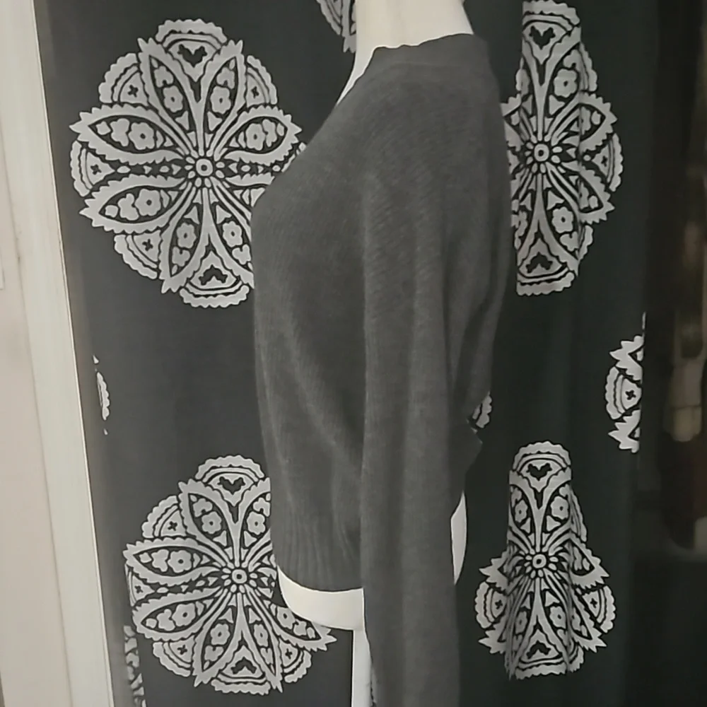 Design History sweater - Picture 3 of 7